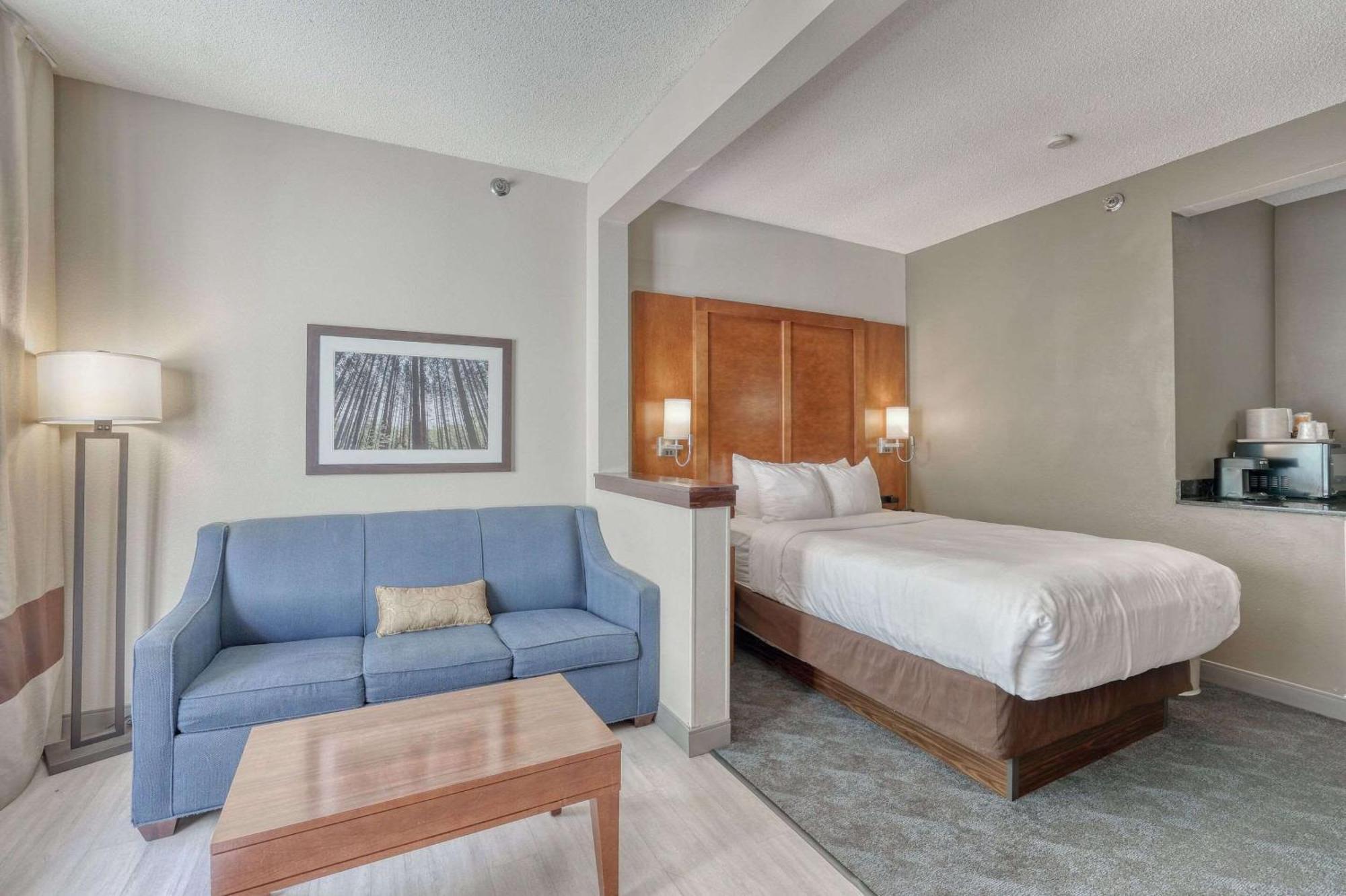 Comfort Suites Appleton Airport Exterior foto